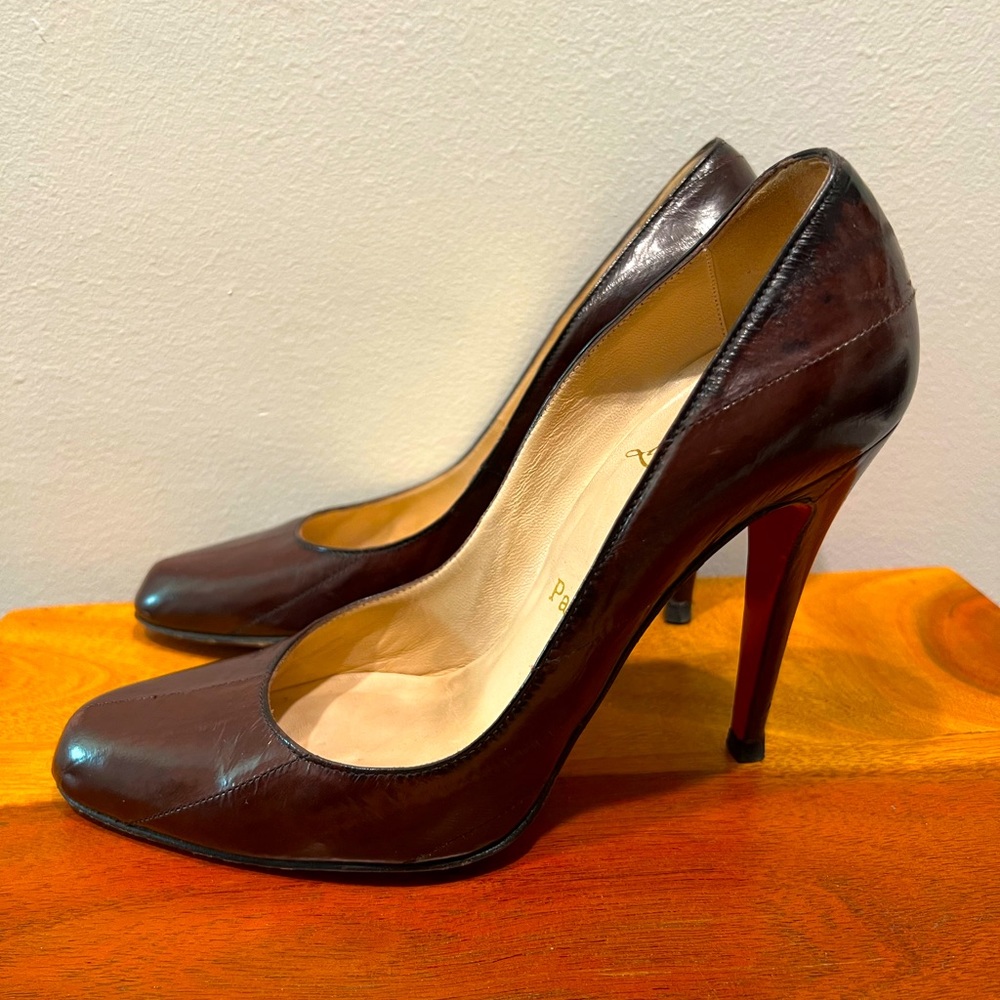 Christian Louboutin eel skin leather pumps 38 US 8